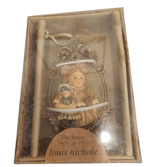 Louis Nichole Vintage Girl & Doll Ornament Hand-Crafted Resin Decoration - Picture 1 of 3